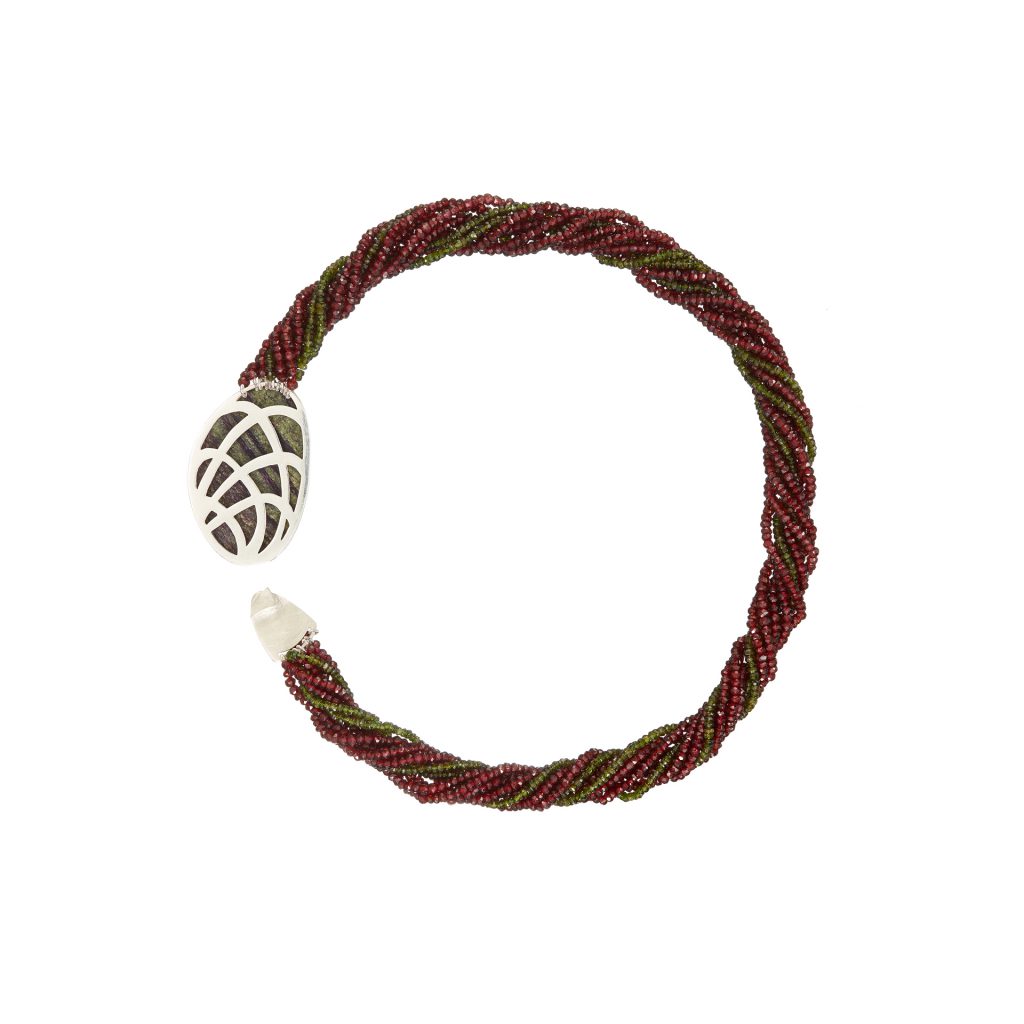 Puzzle clasp necklace