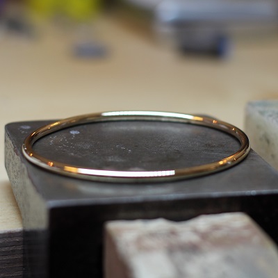 Finished 9k yellow gold oval bangle
