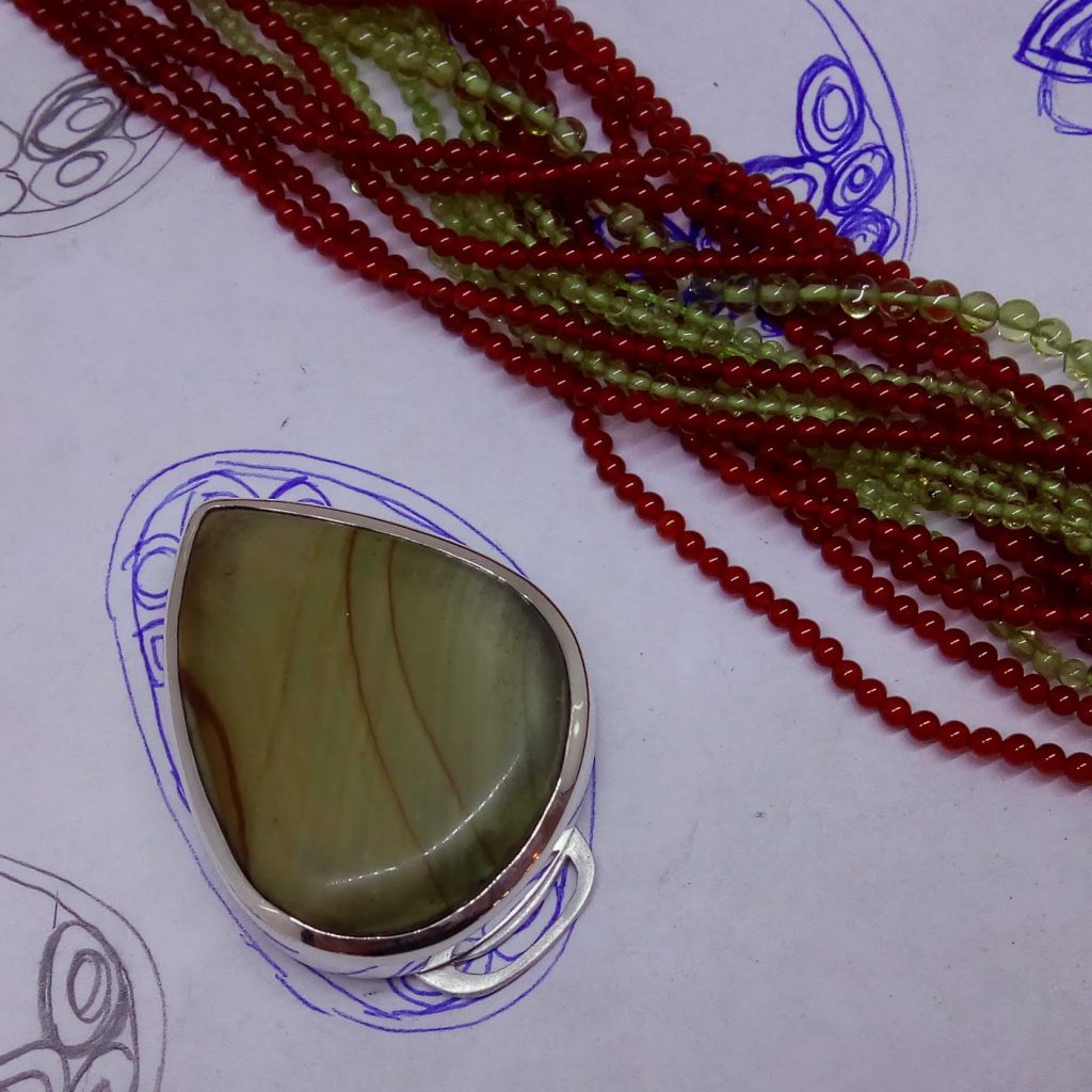 Puzzle clasp necklace
