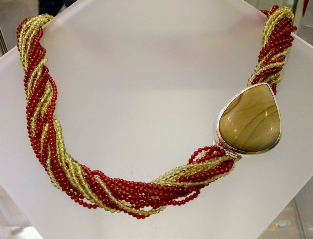Puzzle clasp necklace